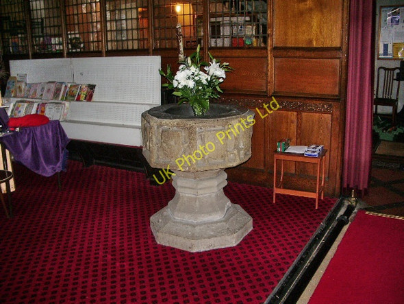 Photo 6"x4" St James Church, Church, Font Church c2008