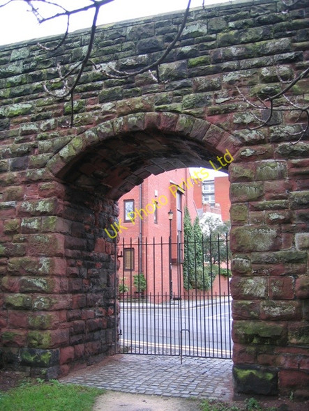 Photo 6"x4" Gateway through the city walls Chester c2008