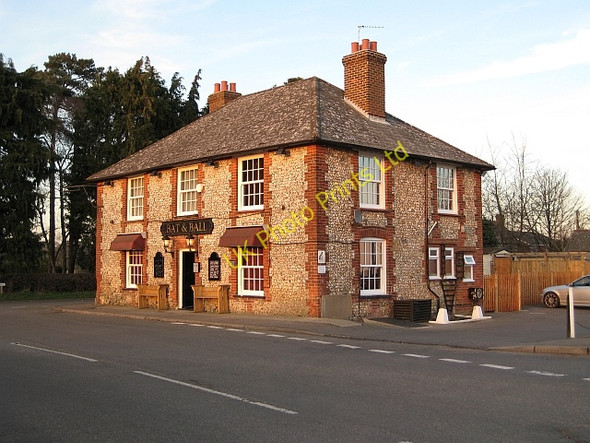 Photo 6"x4" Bat & Ball, Holmer Green, Bucks Holmer Green c2008
