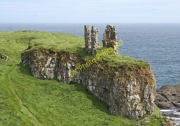 Photo 6"x4" Dunseverick Castle Dunseverick c2007