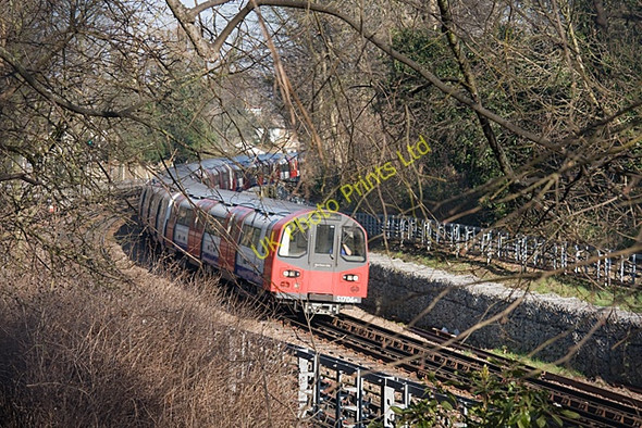 Photo 6"x4" Approaching Finchley Central Finchley c2008