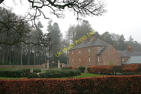 Photo 6"x4" House Outside Glamis Castle Gates Glamis c2008