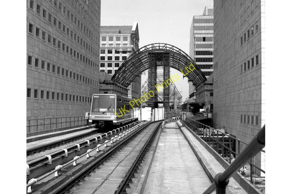 Photo 6"x4" Canary Wharf station, Docklands Light Railway Poplar\/TQ3780 c1991