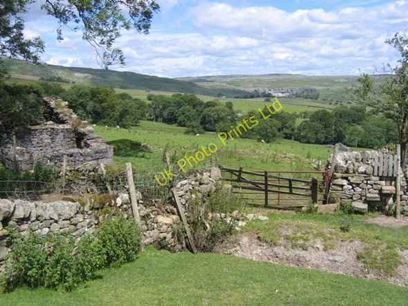 Photo 6"x4" View to Malham Cove from Old Accraplatts Kirkby Malham c2007