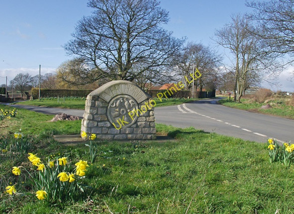 Photo 6"x4" Entering Everthorpe Everthorpe c2008