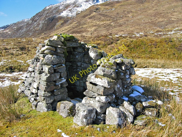 Photo 6"x4" Small building in Coire Dhuinnid Inverinate c2008