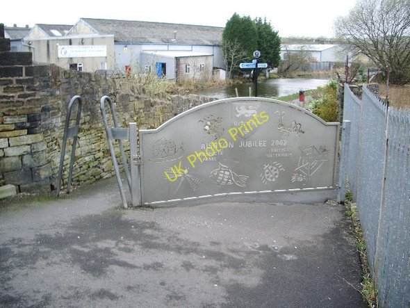Photo 6"x4" Commemorative Gate Rishton c2008