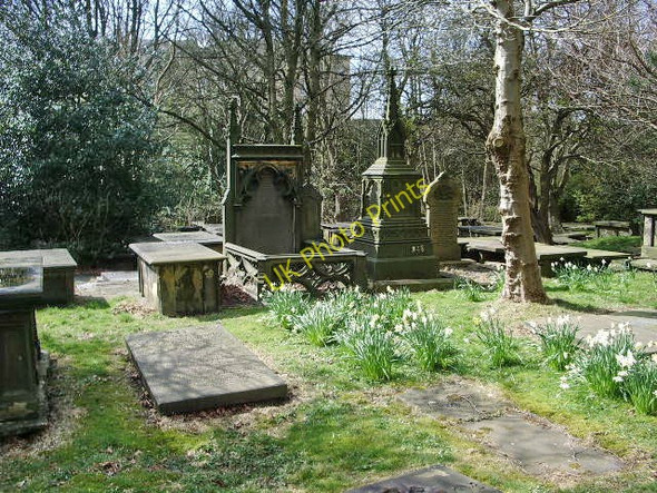 Photo 6"x4" The Parish Church of St Peter, Burnley, Graveyard Burnley c2008
