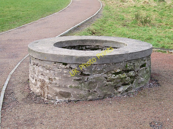 Photo 6"x4" Lanark Loch - Old Cemented Well Lanark c2008