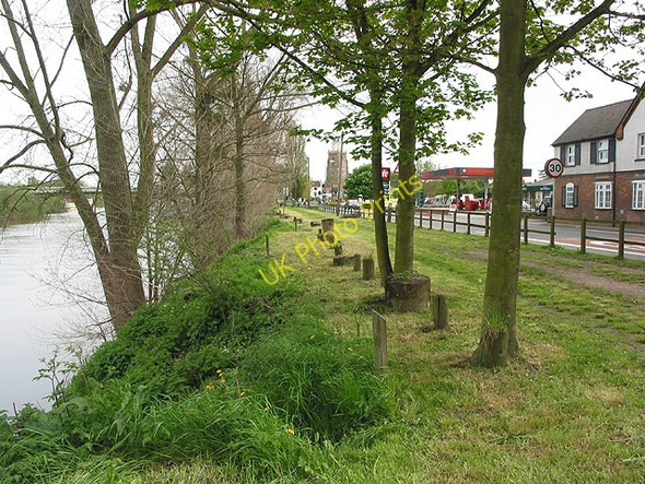Photo 6"x4" River bank approaching Upton upon Severn Tunnel Hill\/SO8440 c2008