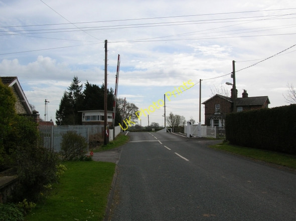 Photo 6"x4" Barton Hill level crossing Barton Hill\/SE7064 c2008