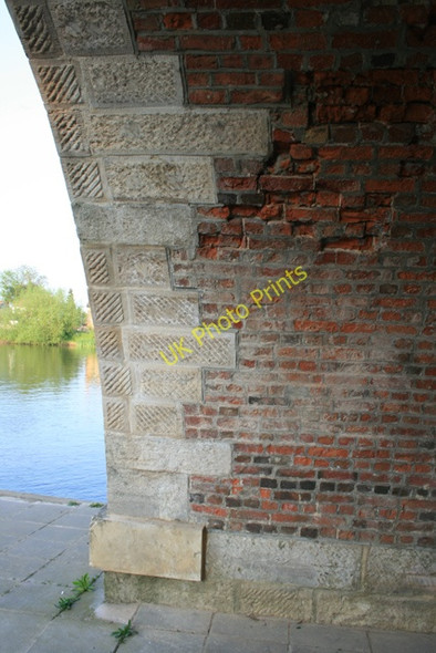 Photo 6"x4" Chertsey Bridge Arch Chertsey c2008