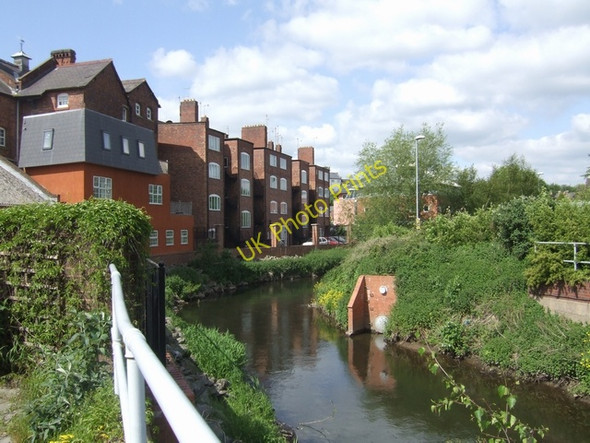 Photo 6"x4" River Stour flowing behind properties in Mill Street Kidderminster c2008