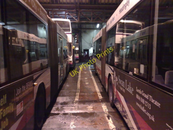 Photo 6"x4" Inside Kirkstall Road Bus Depot (1) Leeds\/SE3034 c2008