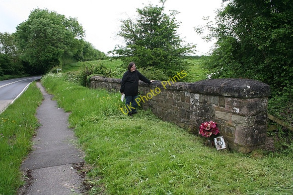 Photo 6"x4" Wayside shrine by the Pool Brook bridge Church End\/SO8341 c2008