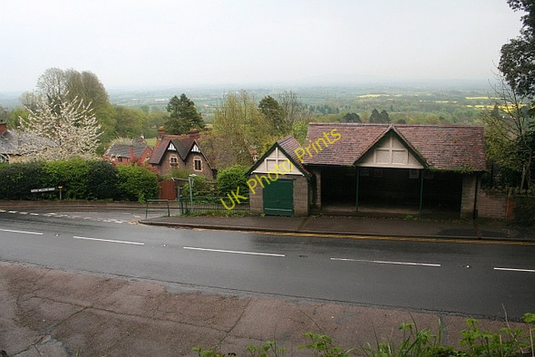 Photo 6"x4" Upper Welland turn bus shelter Brand Green\/SO7641 c2008