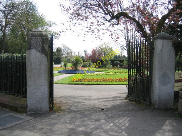 Photo 6"x4" North west entrance to Grosvenor Park Chester c2008