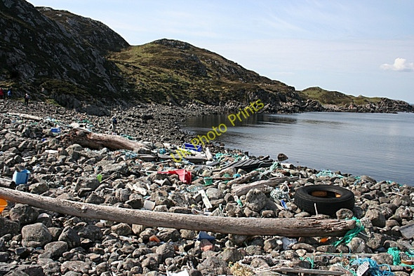 Photo 6"x4" Rubbish at Camas nam Buth Scourie c2008