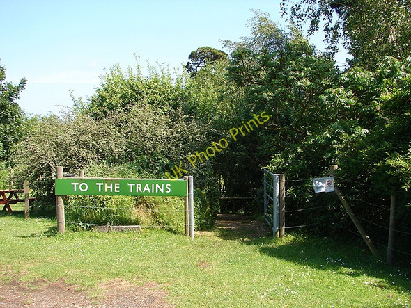 Photo 6"x4" The entrance to Wootton Station, Isle of Wight Steam Railway Wootton Common\/SZ5391 c2008