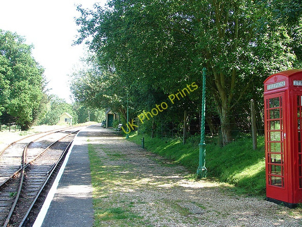 Photo 6"x4" Wootton station platform, Isle of Wight Steam Railway Wootton Common\/SZ5391 c2008