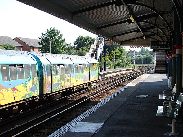 Photo 6"x4" Island Line train Ryde c2008