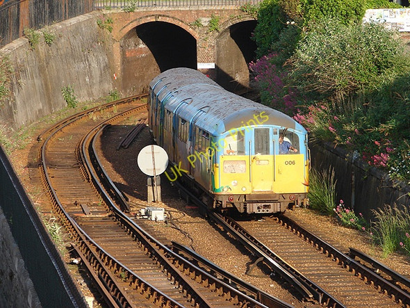 Photo 6"x4" Island Line train Ryde c2008