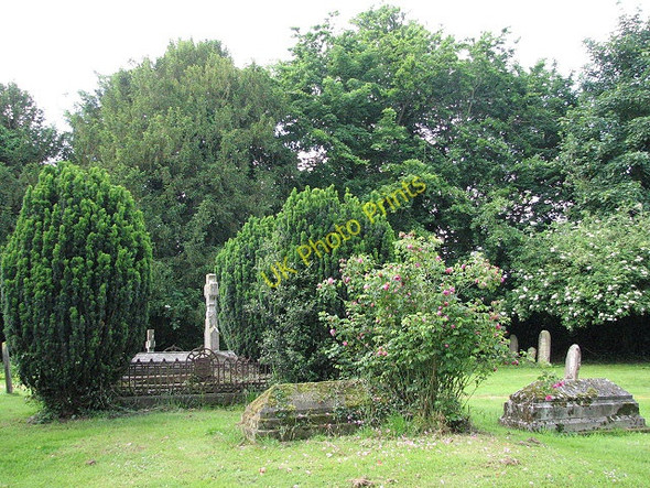 Photo 6"x4" St Peter's church - churchyard Little Ellingham c2008