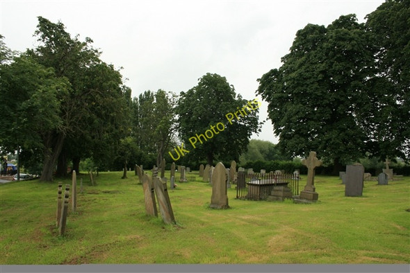 Photo 6"x4" Churchyard, St Peter, Church Laneham Church Laneham c0