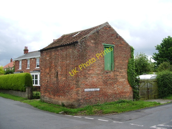 Photo 6"x4" Building at the end of Cross Street, Waltham Waltham\/TA2603 c2008