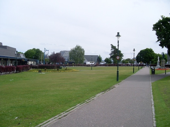 Photo 6"x4" Grassy common by Fort William's High Street Fort William\/An Gearasdan c2008