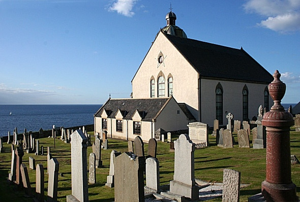 Photo 6"x4" Macduff Parish Kirk Macduff c2008