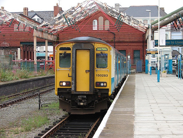 Photo 6"x4" Blaenau Ffestiniog train at Llandudno station Llandudno c2008