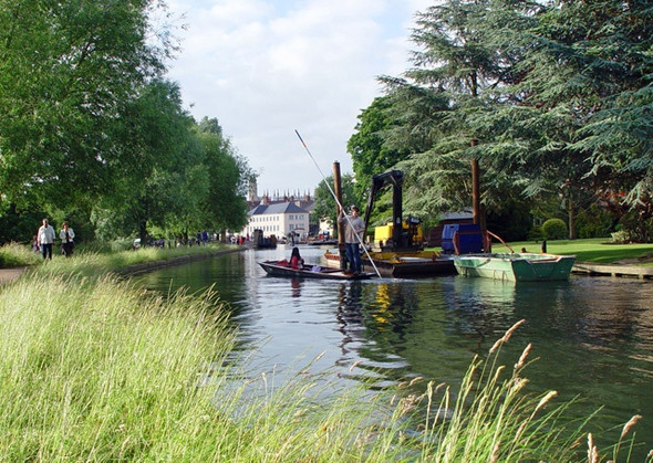 Photo 6"x4" Punting past the dredger on the Cam Cambridge\/TL4658 c2008
