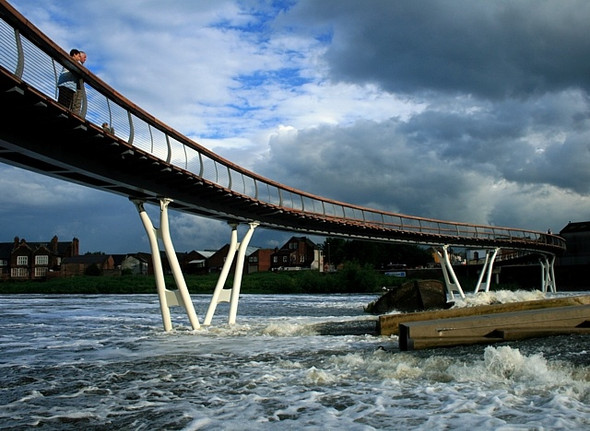 Photo 6"x4" Watching the water Castleford c2008