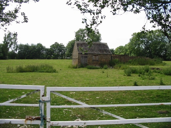 Photo 6"x4" Small farm building in field at Old Hawkinge Hawkinge c2008