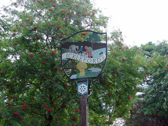 Photo 6"x4" Ickleford Village Sign - closeup Hitchin c2008