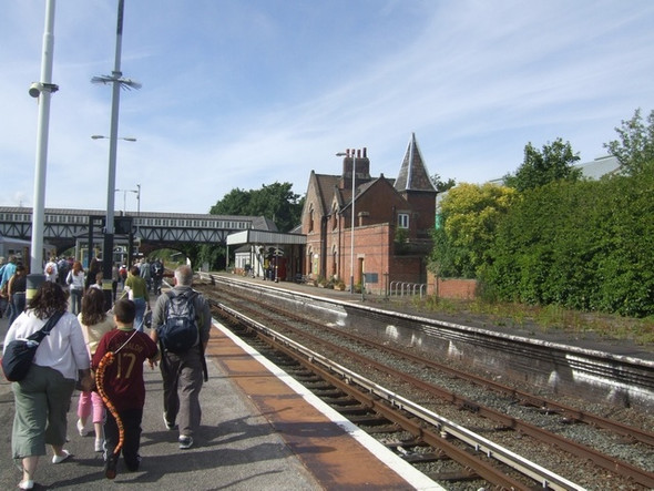 Photo 6"x4" Hooton Railway Station Willaston\/SJ3377 c2008