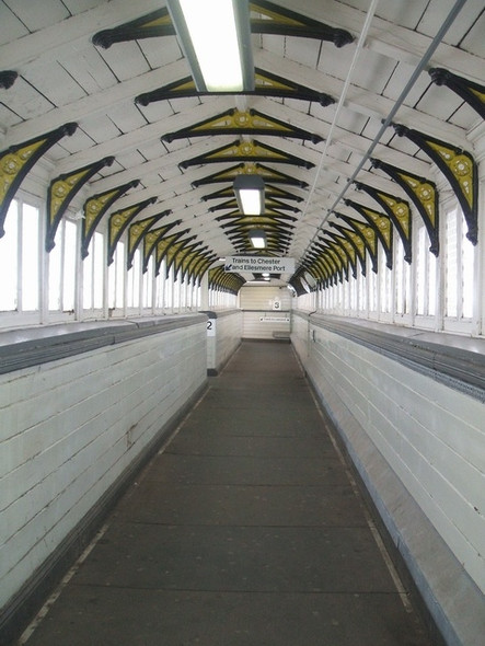 Photo 6"x4" Hooton Station Footbridge Willaston\/SJ3377 c2008