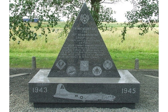 Photo 6"x4" U.S.A.A.F. Memorial to 351st Bombardment Group ( Heavy ) Chapel End\/TL1187 c2008