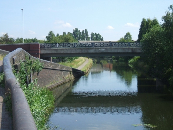 Photo 6"x4" Swan Garden Bridge Wolverhampton c2008