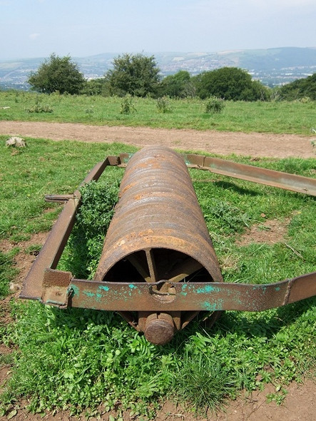 Photo 6"x4" Rusted Paddock Roller, Rhymney Valley Ridgeway Path Rudry c2008