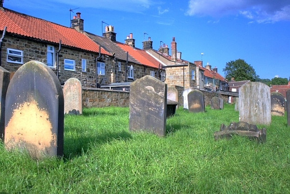 Photo 6"x4" St. Peter's Churchyard Osmotherley c2008