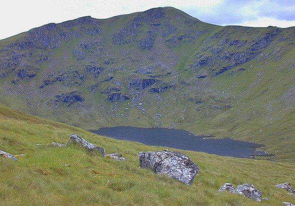 Photo 6"x4" Loch Toll an Lochain Loch Toll an Lochain\/NH1472 c2001