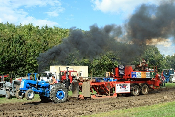 Photo 6"x4" Pulling a wheelie, Pickering Steam Fair Pickering\/SE7984 c2008