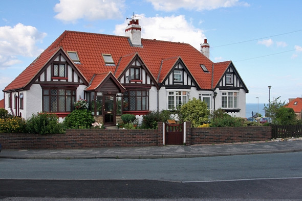 Photo 6"x4" A corner house in Whitby Whitby\/NZ8910 c2008