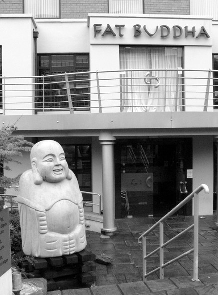 Photo 6"x4" Statue and restaurant, Belfast Belfast c2008