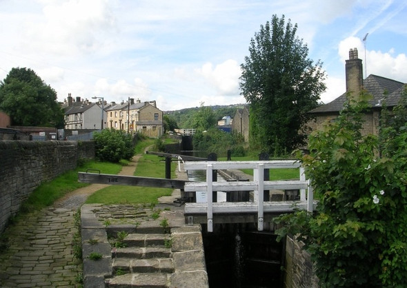 Photo 6"x4" Huddersfield Narrow Canal - viewed from Market Street, Milnsbridge Crosland Moor c2008