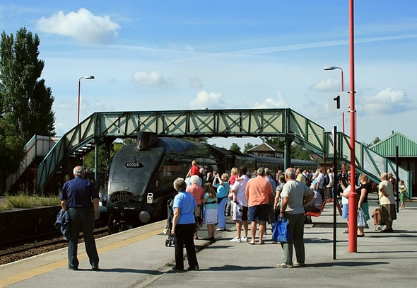 Photo 6"x4" Steaming to the seaside Castleford c2008
