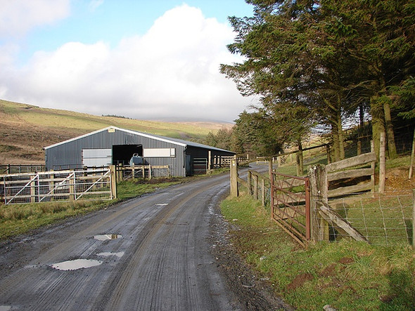 Photo 6"x4" Barn in the Wye Valley near Sweet Lamb Pont Rhydgaled c2006