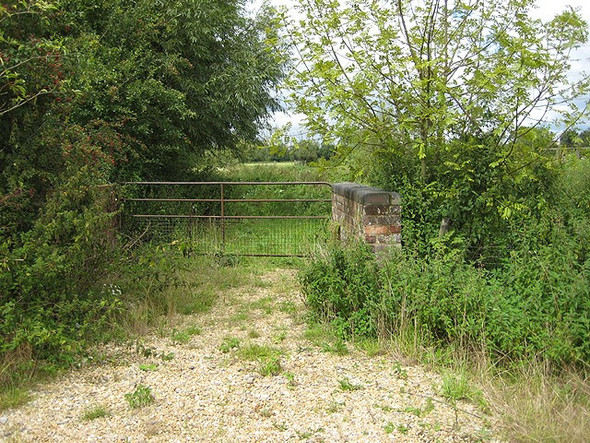 Photo 6"x4" Locked gate on the footpath Murrell's End\/SO7822 c2008